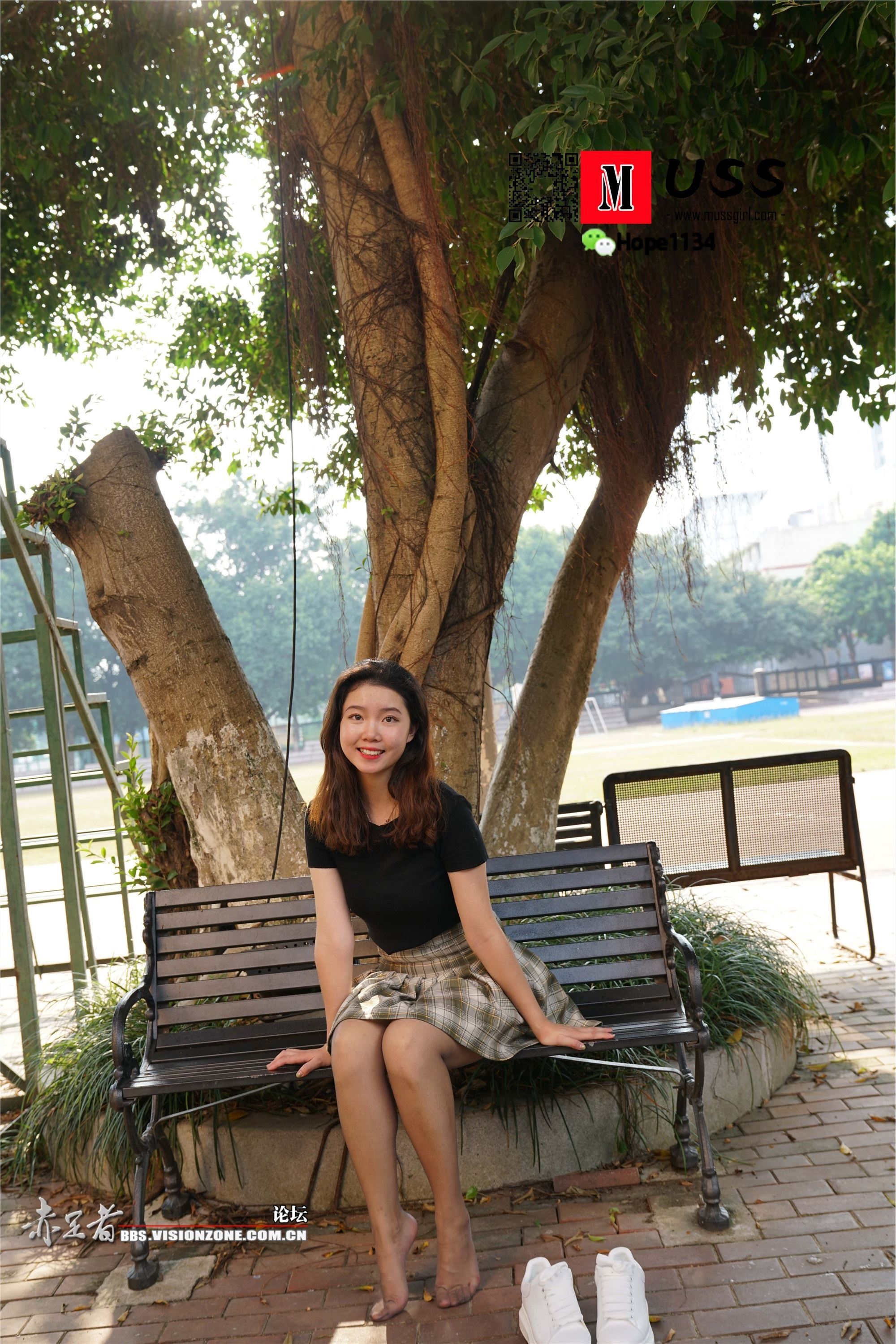 MussGirl慕丝女郎  NO.072 蒙古族舞蹈美少女嫩足灰丝公园写真